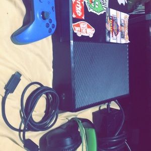Xbox 1 with controller and headset